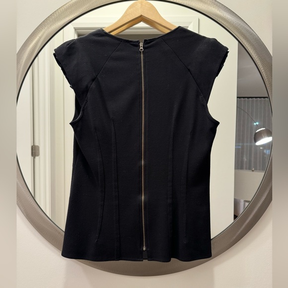 Fitted Sleeveless Zipped Top - Picture 7 of 8